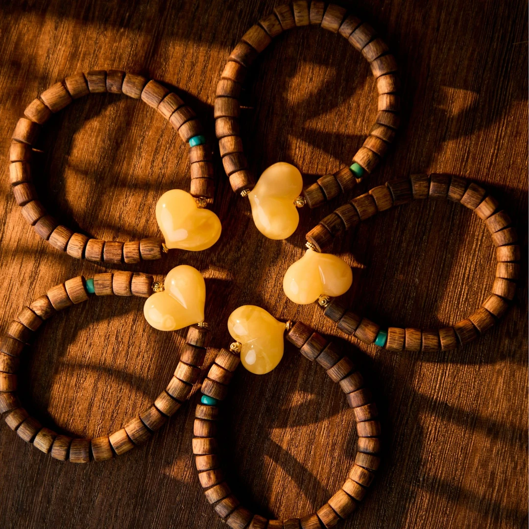 天然琥珀蜜蜡屁桃18k绿奇楠沉香金手串（多样性发其一）