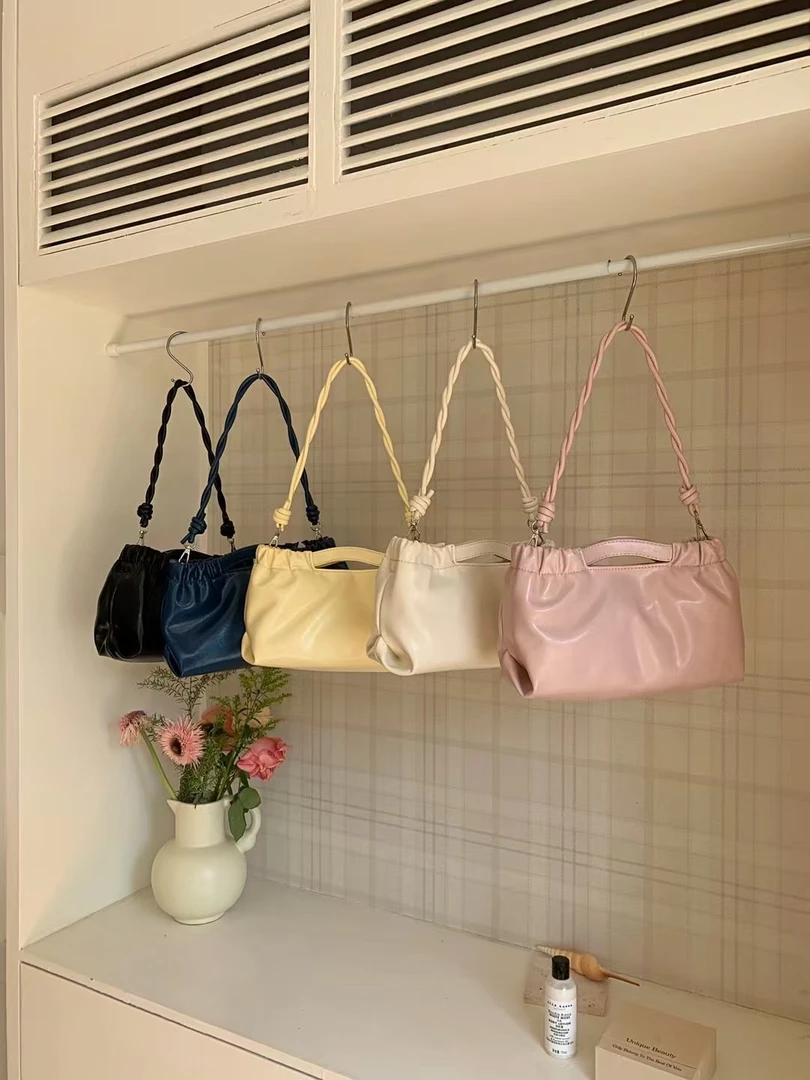 七七 小众设计ins单肩褶皱云朵包2025春夏新款早八通勤斜挎包