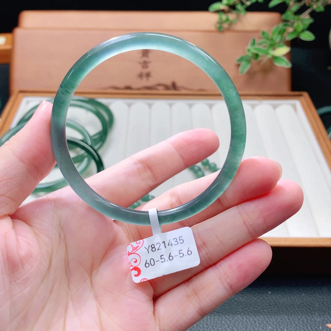 翡翠未镶嵌手镯（圆镯）