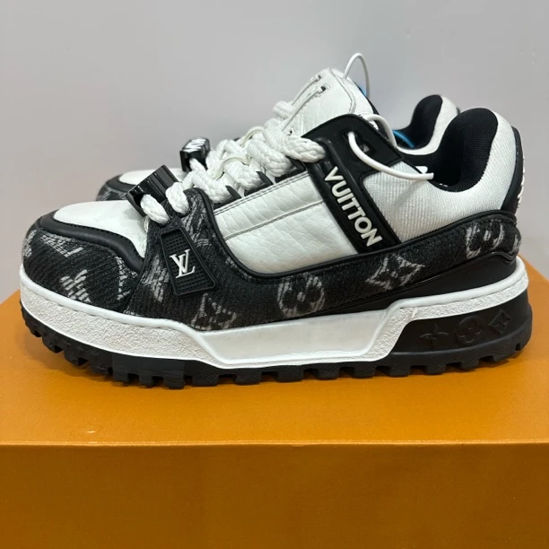 99新 LouisVuitton/路易威登 39码 trainer 黑白牛仔胖丁 板鞋