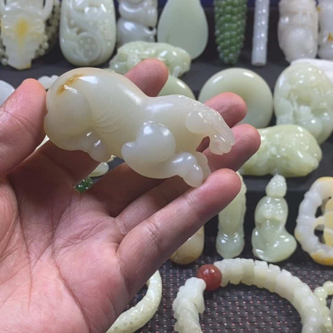 和田玉未镶嵌颈饰夜*