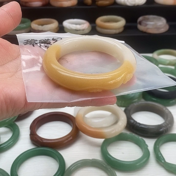 石英岩玉手镯未镶嵌