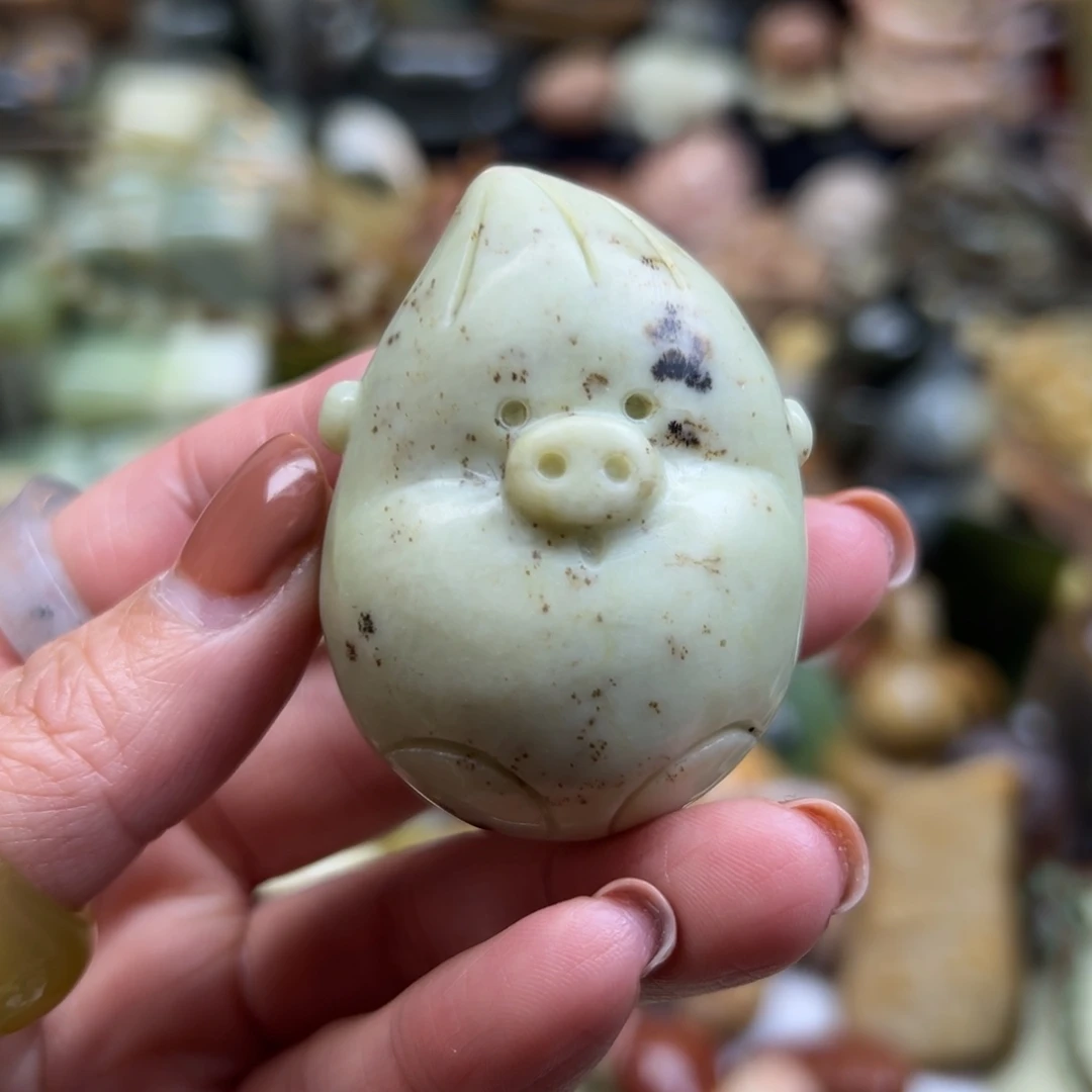 岫玉未镶嵌颈饰辽阳水草猪有瑕