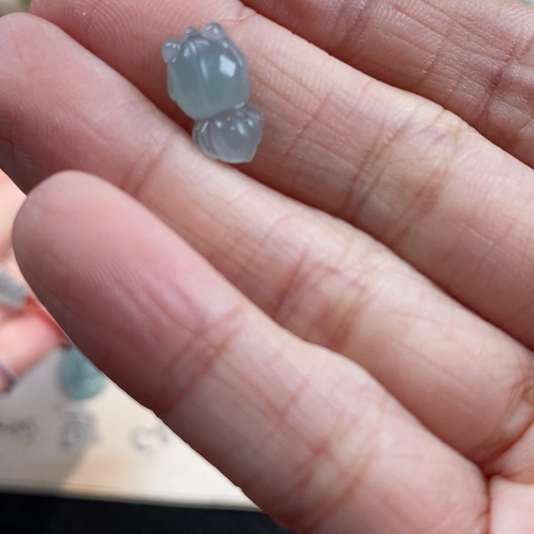 翡翠颈饰未镶嵌 金鱼