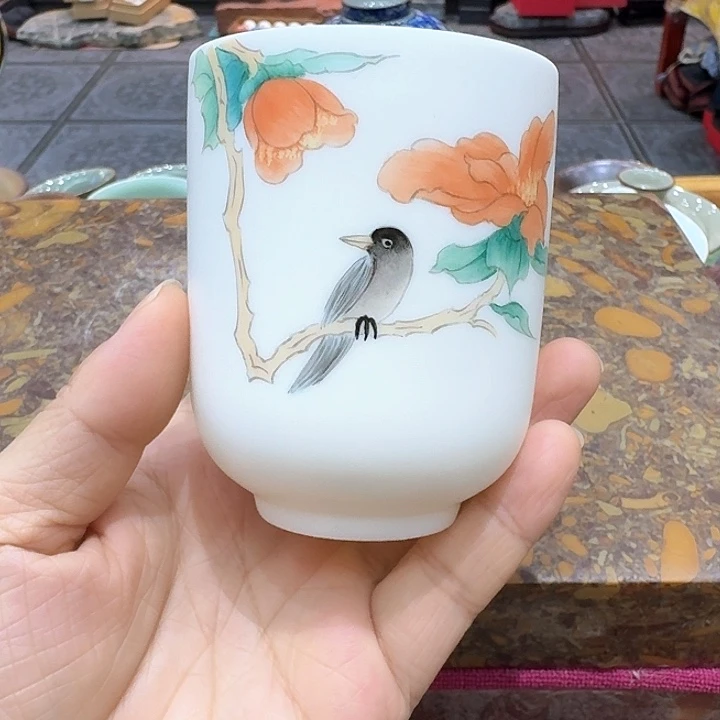 手绘杯一个，瓷。品茗的