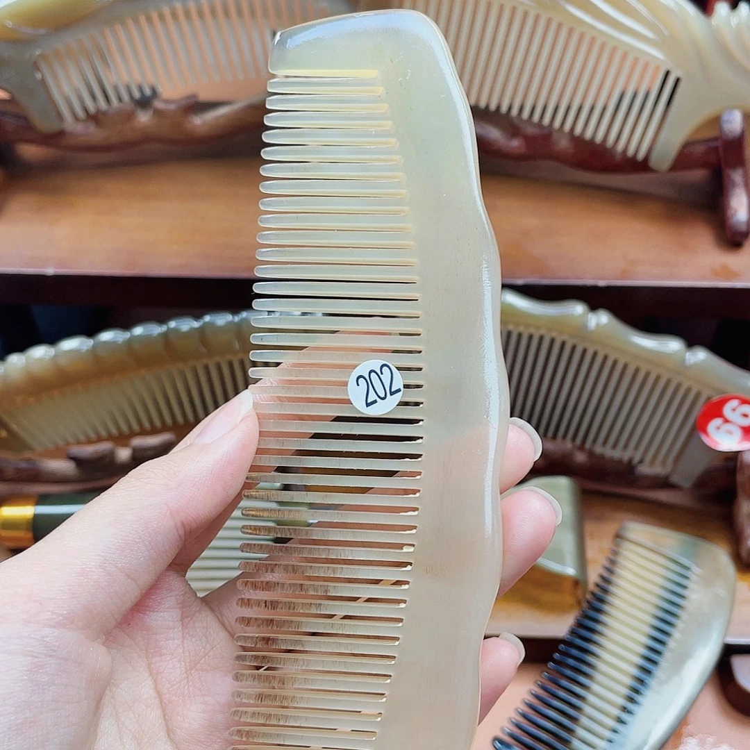 纯手工制作的牛角梳202