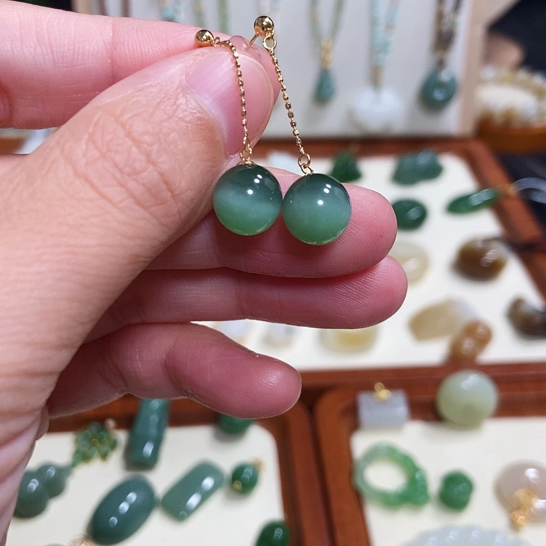 18K金镶嵌和田玉耳饰