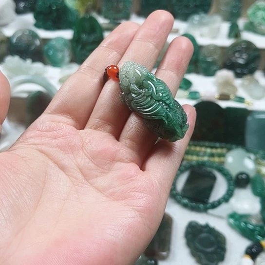 独山玉未镶嵌吊坠