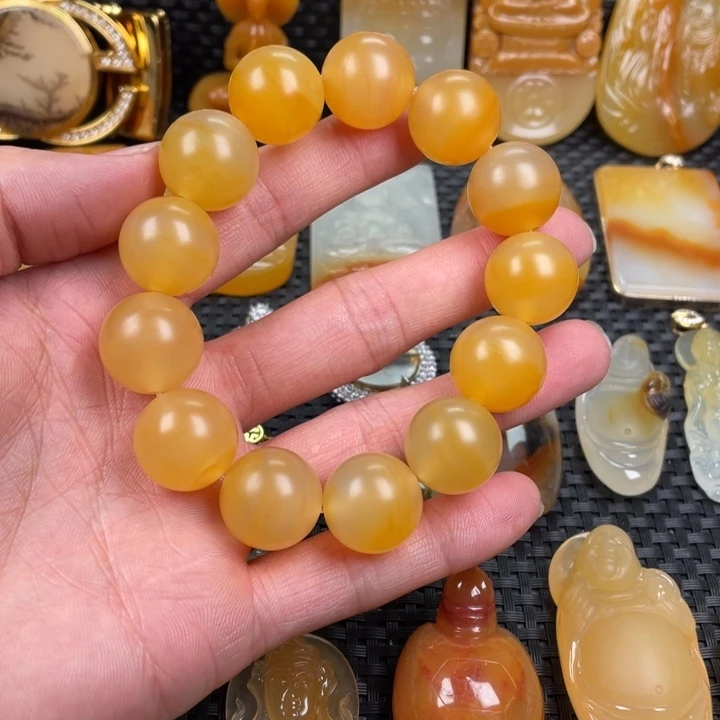 石英质玉（黄龙玉）未镶嵌颈饰