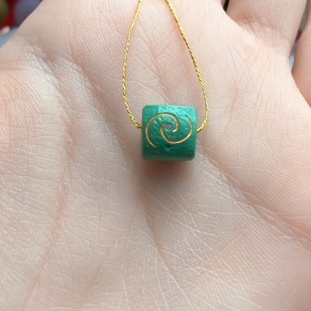 绿松石未镶嵌颈饰