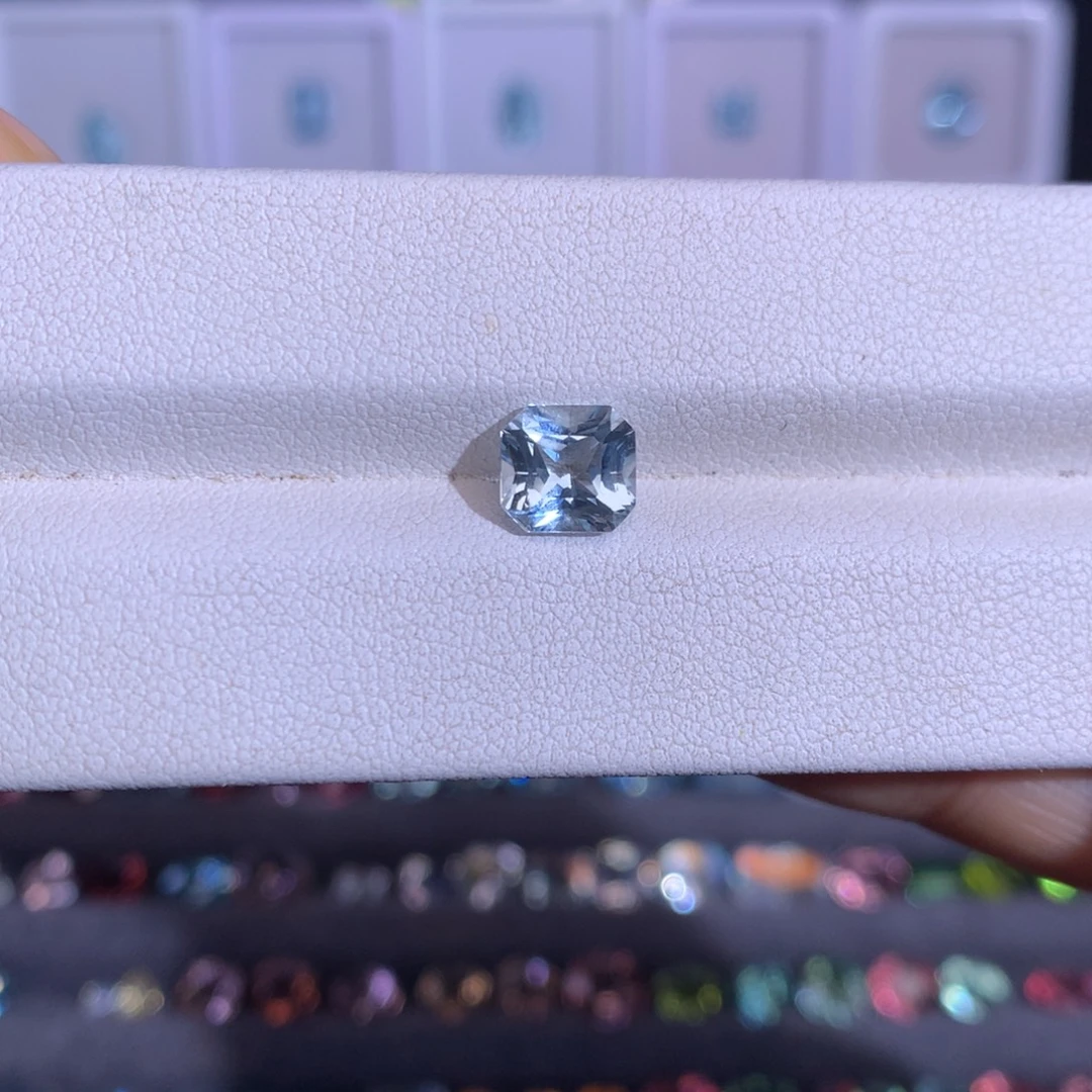 笔搁海蓝宝石未镶嵌1.57ct