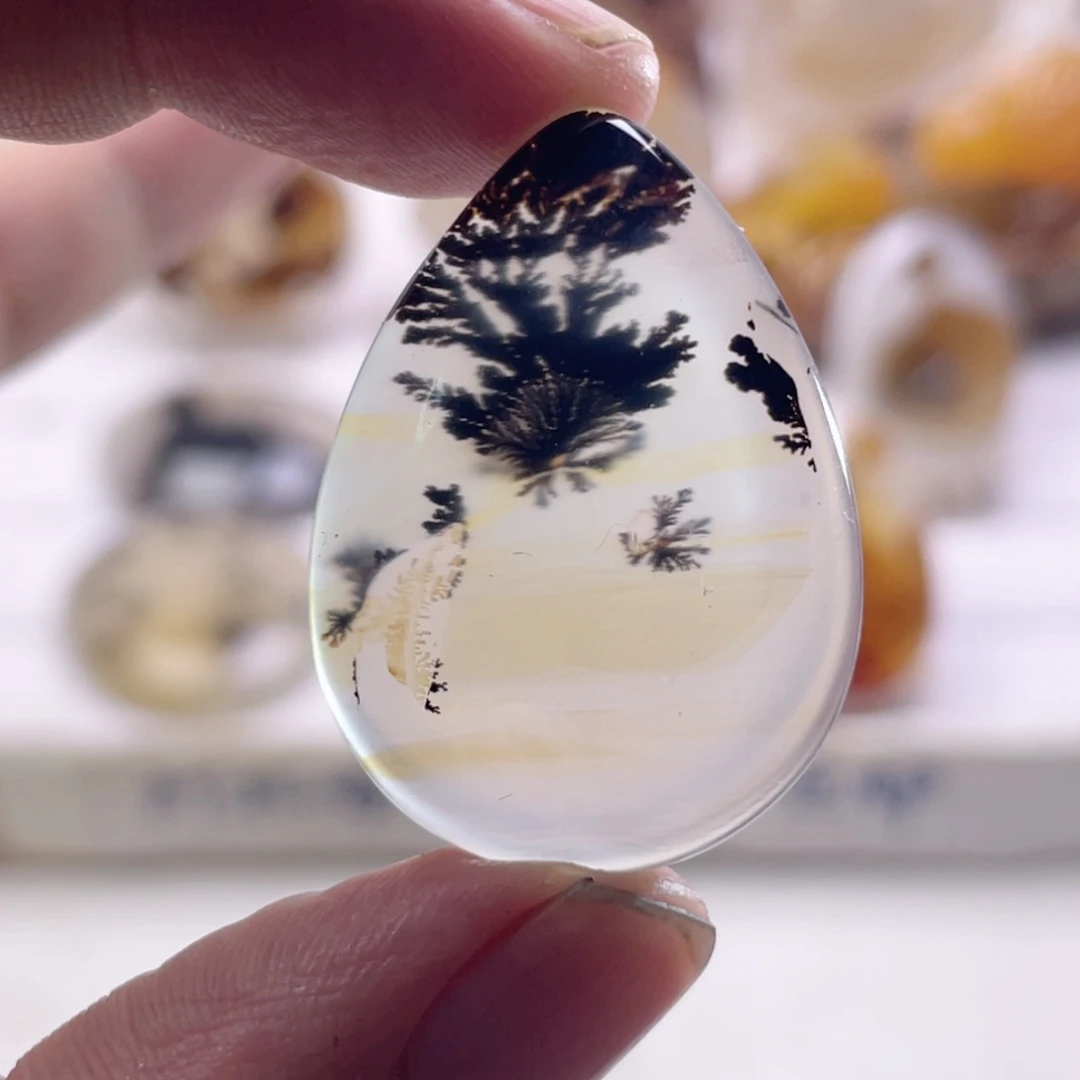 天***月玛瑙/玉髓未镶嵌珠宝奇石