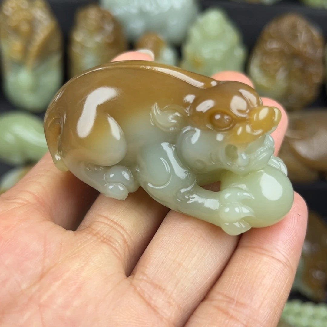 哥***茫未镶嵌和田玉把件