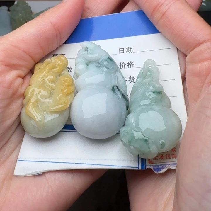 H***e翡翠未镶嵌颈饰葫芦