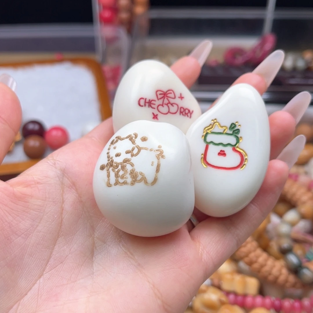 白玉菩提吊坠q30mm/一个牙牙果摆件