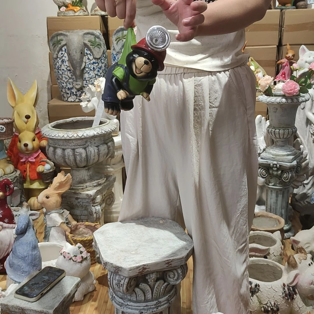 合成树脂树脂太阳能树挂小黑熊