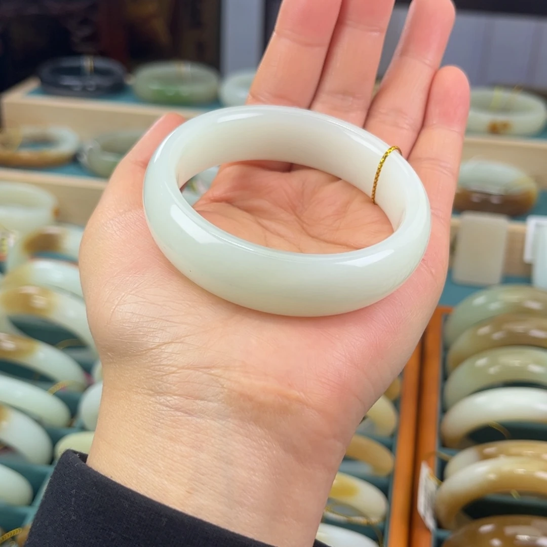 和田玉未镶嵌手镯