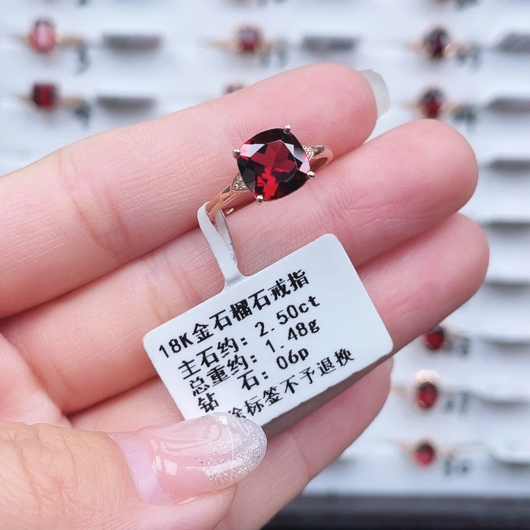 18K金镶嵌石榴石戒指