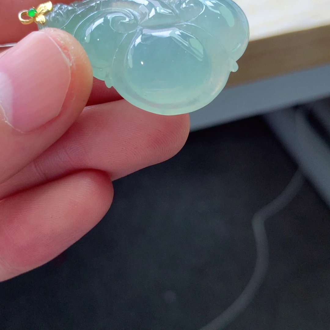 翡翠颈饰18K金镶嵌吊坠