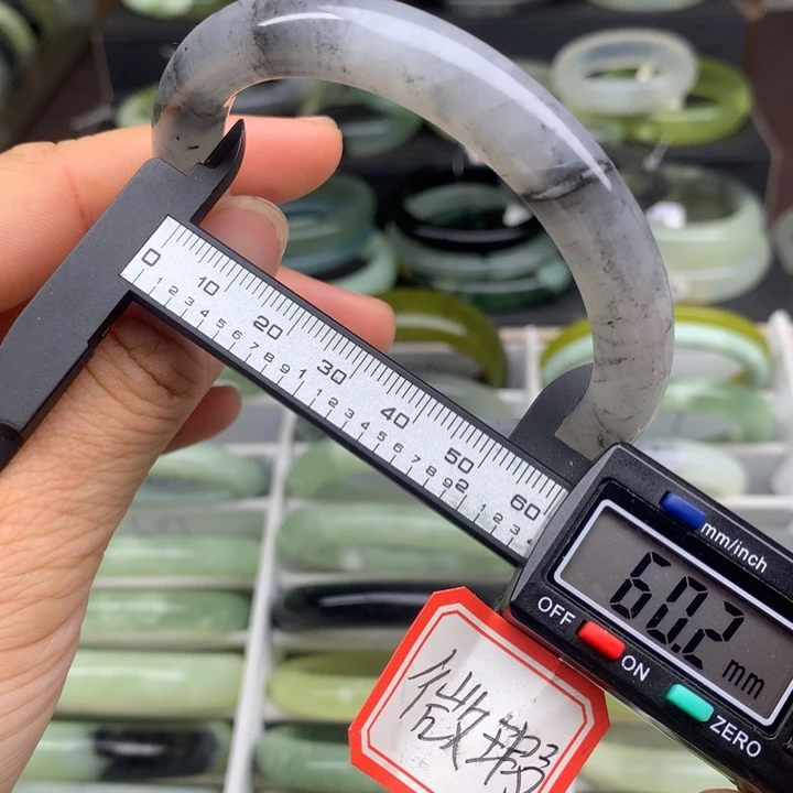 蛇纹石玉未镶嵌手镯609