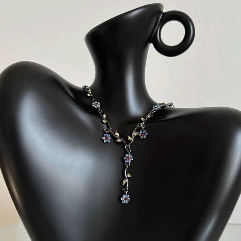 氛围感中古小花项链女款氛围感锁骨链甜酷辣妹风吊坠2025爆款颈链