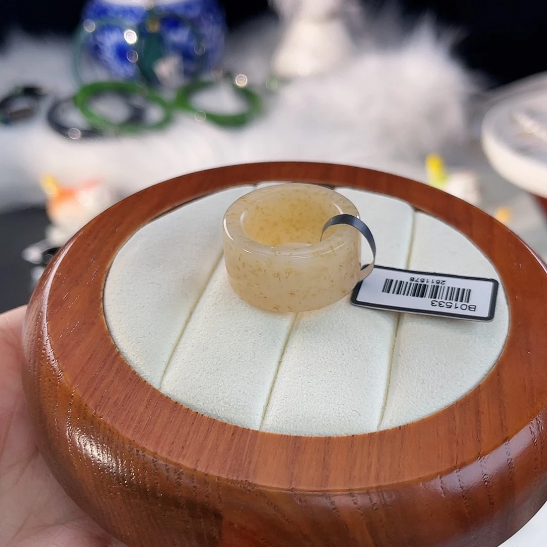 和田玉未镶嵌戒指l39。金桂花圆切。17.3。不退换
