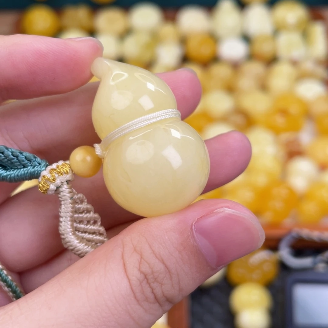 未镶嵌吊坠(赠链)蜜蜡