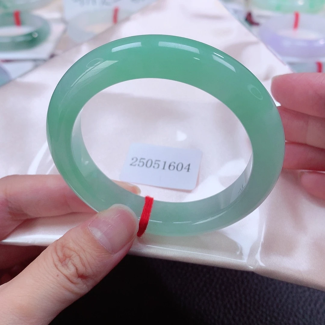 翡翠手镯未镶嵌天然a货翡翠