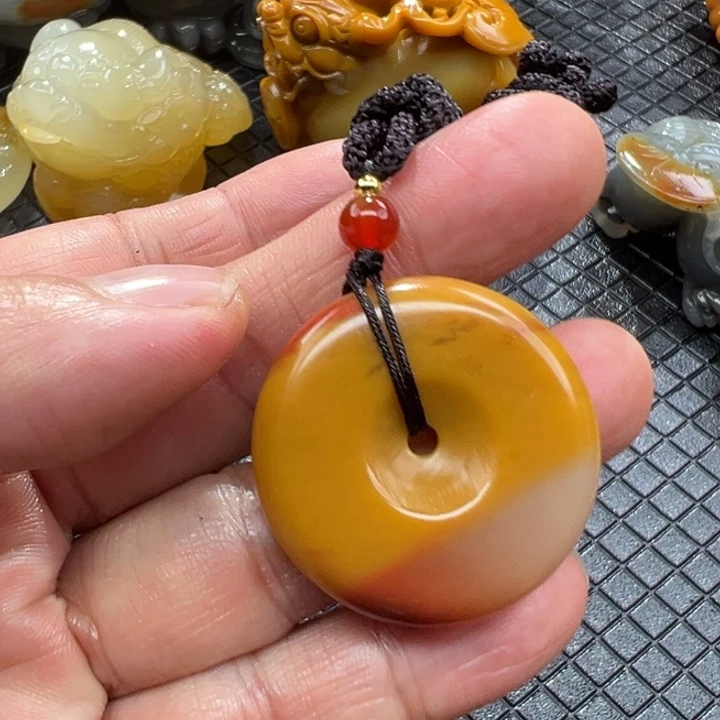 石英质玉（黄龙玉）颈饰未镶嵌