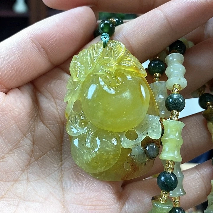 蛇纹石玉未镶嵌颈饰