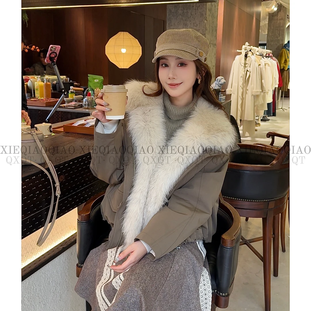 谢荞荞「威廉古堡」可拆超大狐狸毛领90白鸭绒加厚保暖宽松羽绒外套