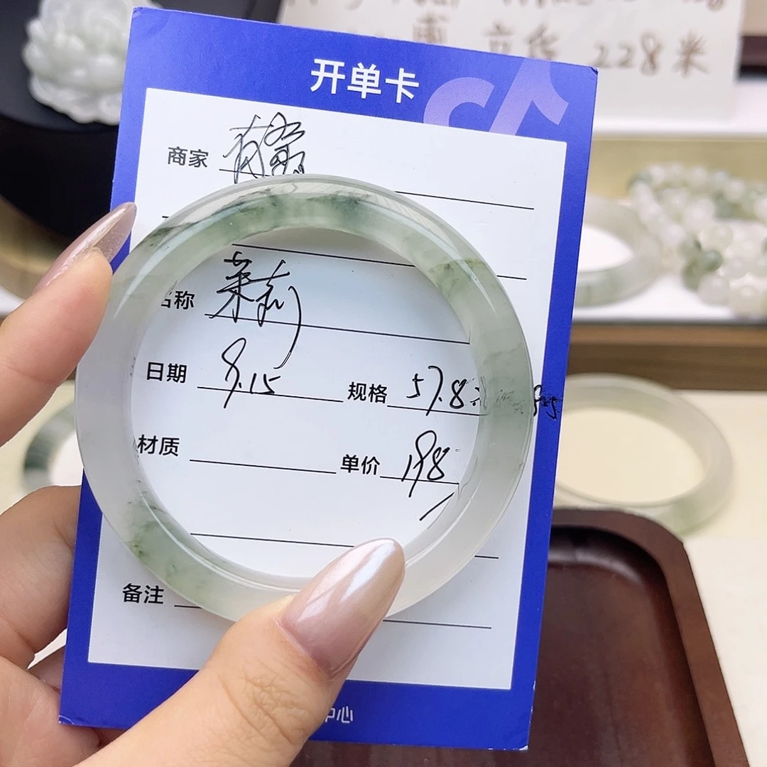 未镶嵌手镯石英岩玉