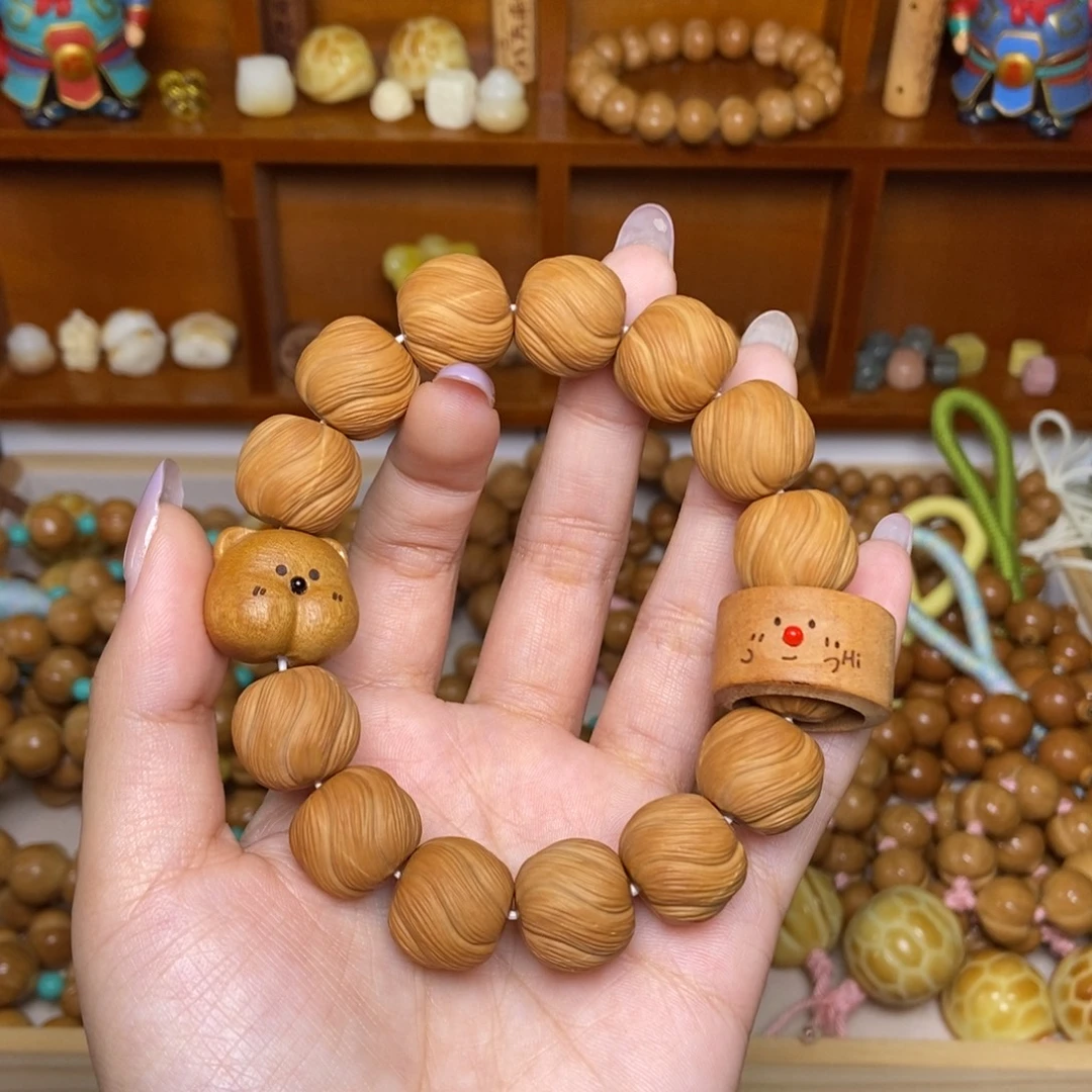 吊坠猴头核桃卷卷酥红鼻子