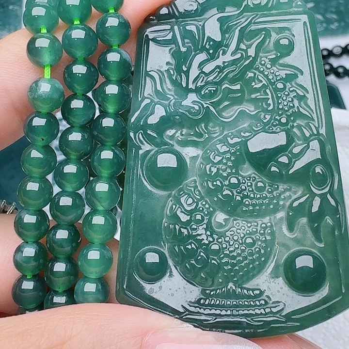 翡翠未镶嵌颈饰多样性发其一