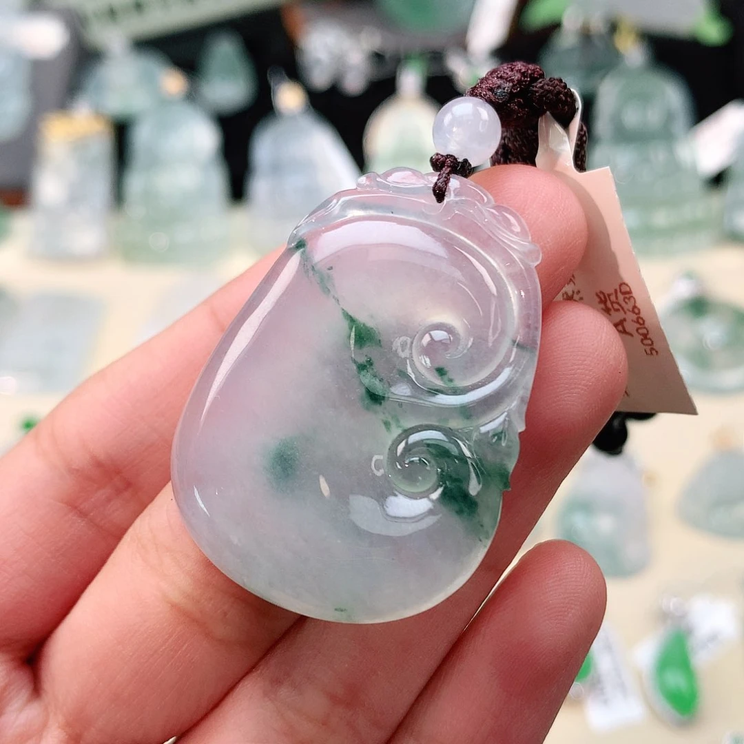 翡翠未镶嵌颈饰如意