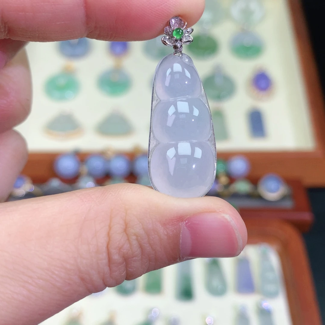 翡翠颈饰18K金镶嵌天然翡翠吊坠a货