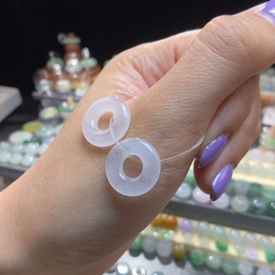 翡翠未镶嵌颈饰白冰