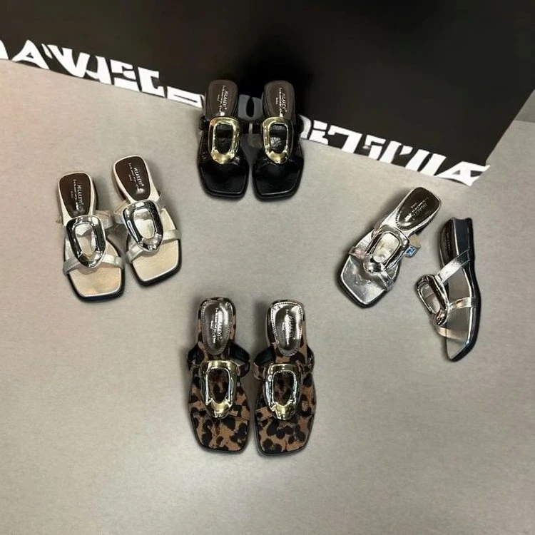 2025夏季新款网红金属方扣复古高级感爆款小众方头软底一字拖