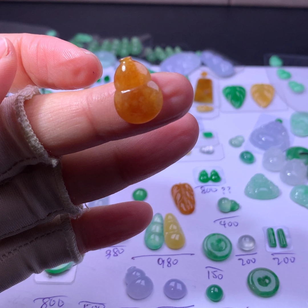 翡翠未镶嵌耳饰葫芦