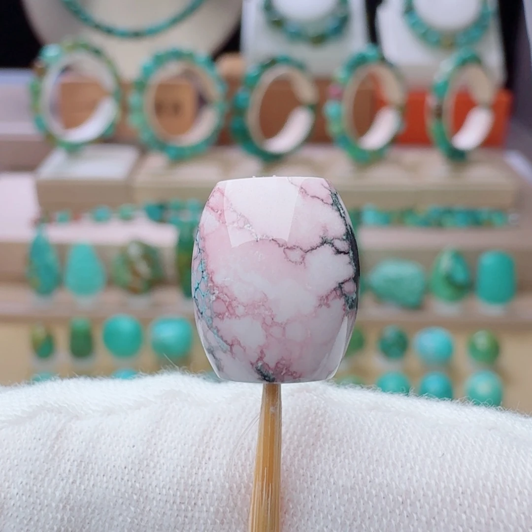 绿松石未镶嵌颈饰