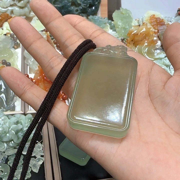 蛇纹石玉未镶嵌吊坠荔*姐