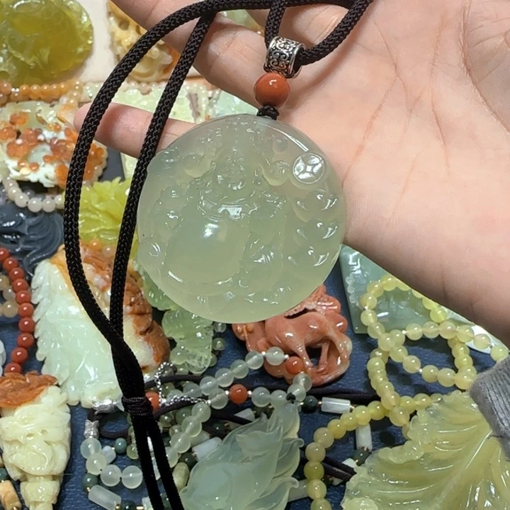 未镶嵌蛇纹石玉吊坠