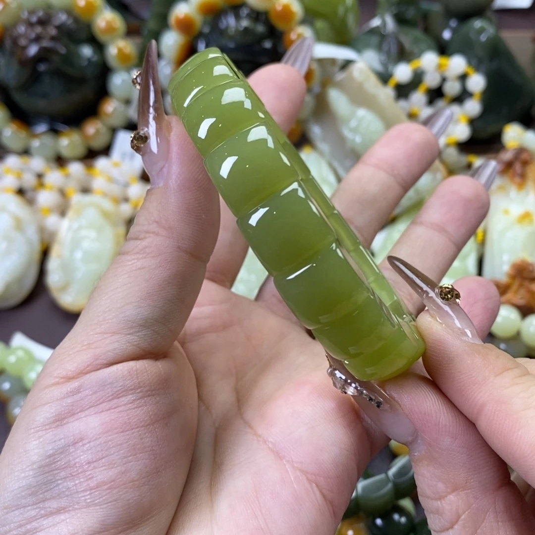 未镶嵌手串透闪石质玉X***l手牌