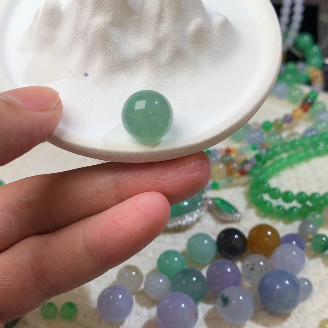 翡翠散珠12.6 mm湖水绿毛货