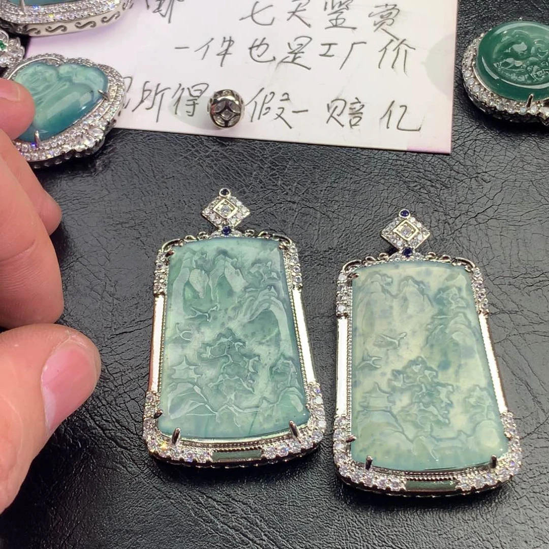 翡翠颈饰未镶嵌山水