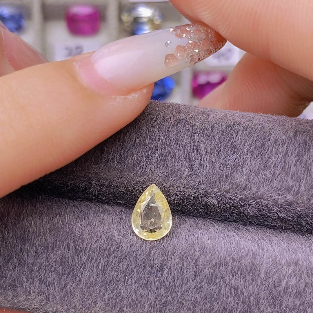 裸石蓝宝石无烧黄蓝宝水滴形火彩好明亮1.36ct/2739号