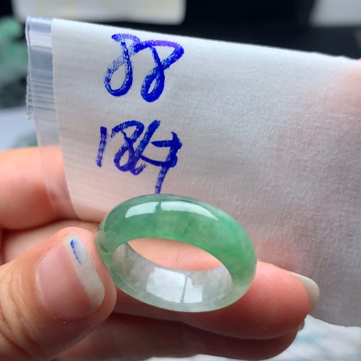 Z***Y翡翠未镶嵌戒指戒圈