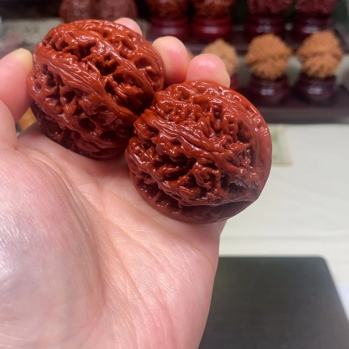 文玩核桃吊坠粗筋