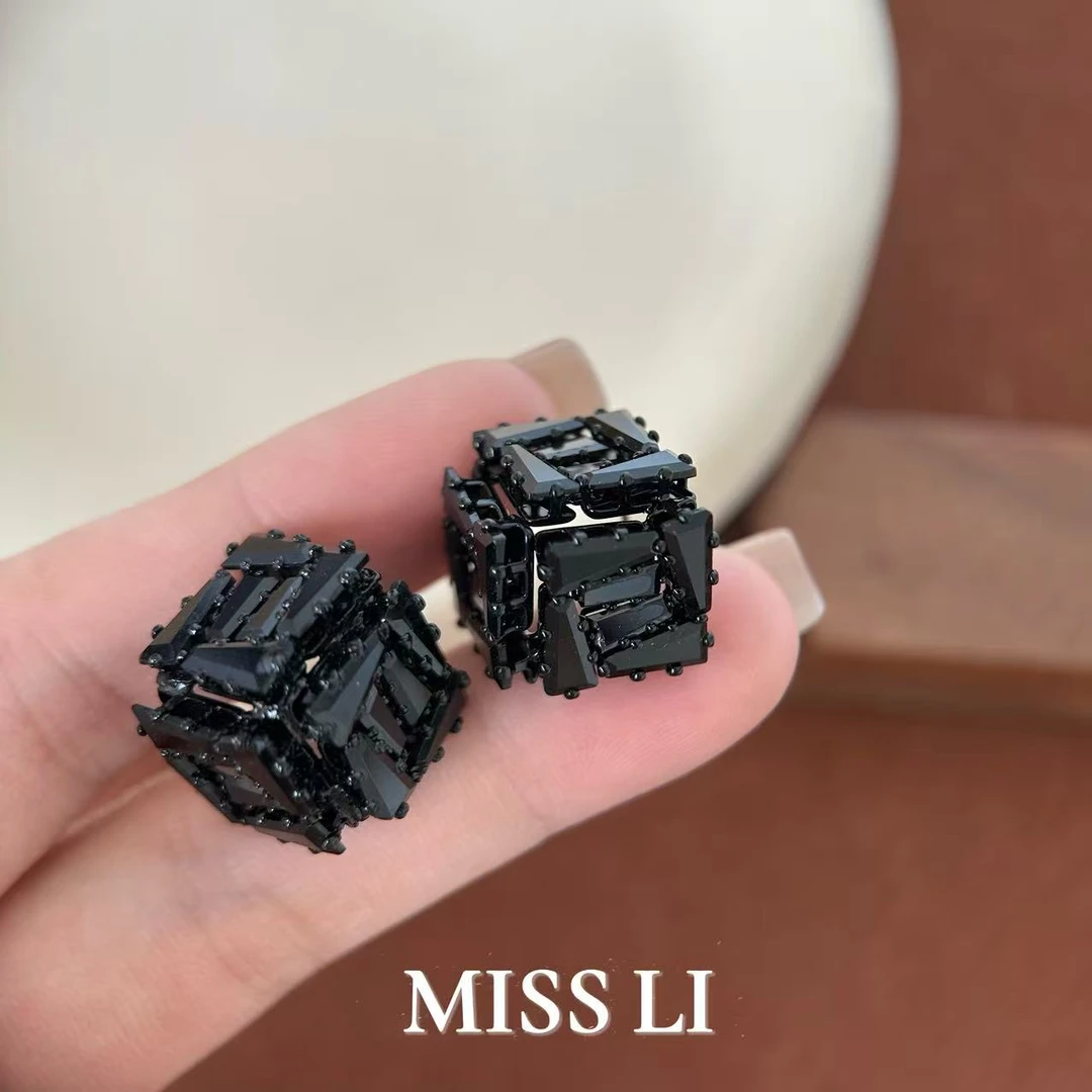 铜合金仿水晶耳饰 黑色几何手工轻奢耳环859