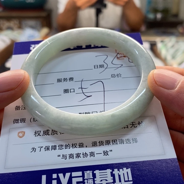 翡翠手镯未镶嵌翡翠手镯未镶嵌